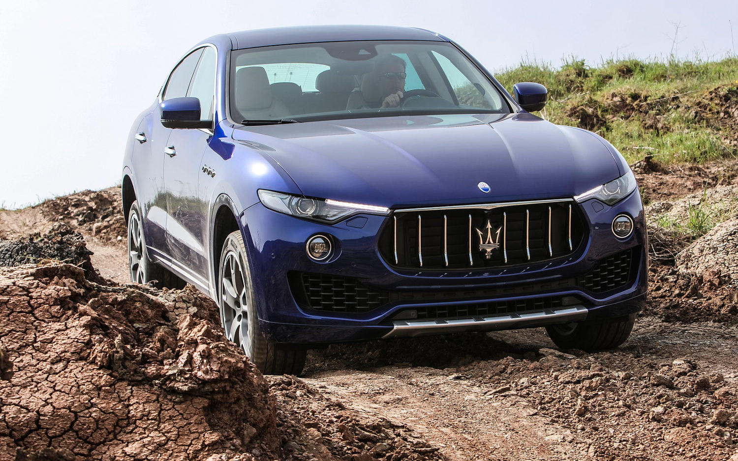 Comparison Maserati Levante S 2017 Vs Audi Q5